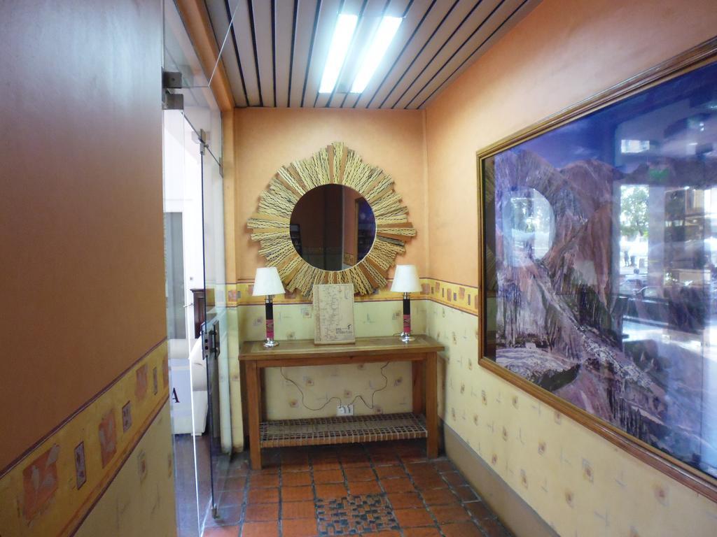 ホテルVictoria Plaza サルタ エクステリア 写真